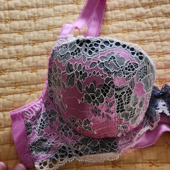 VS Dream Angel's lined Demi EUC 32A - Picture 2 of 11